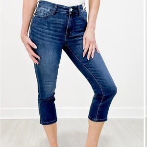 Women's Dark Blue Jeans Judy Blue Mid Rise Side Slit Capri Size 7 / 28